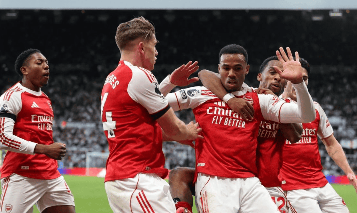 一场2-1踢出神剧情，补时绝杀太刺激，阿森纳升到第2，只落后2分